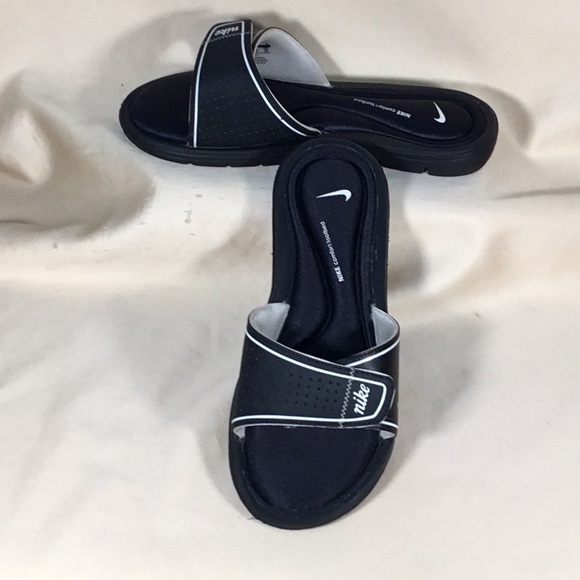 Nike Slides - Picture 2 of 4